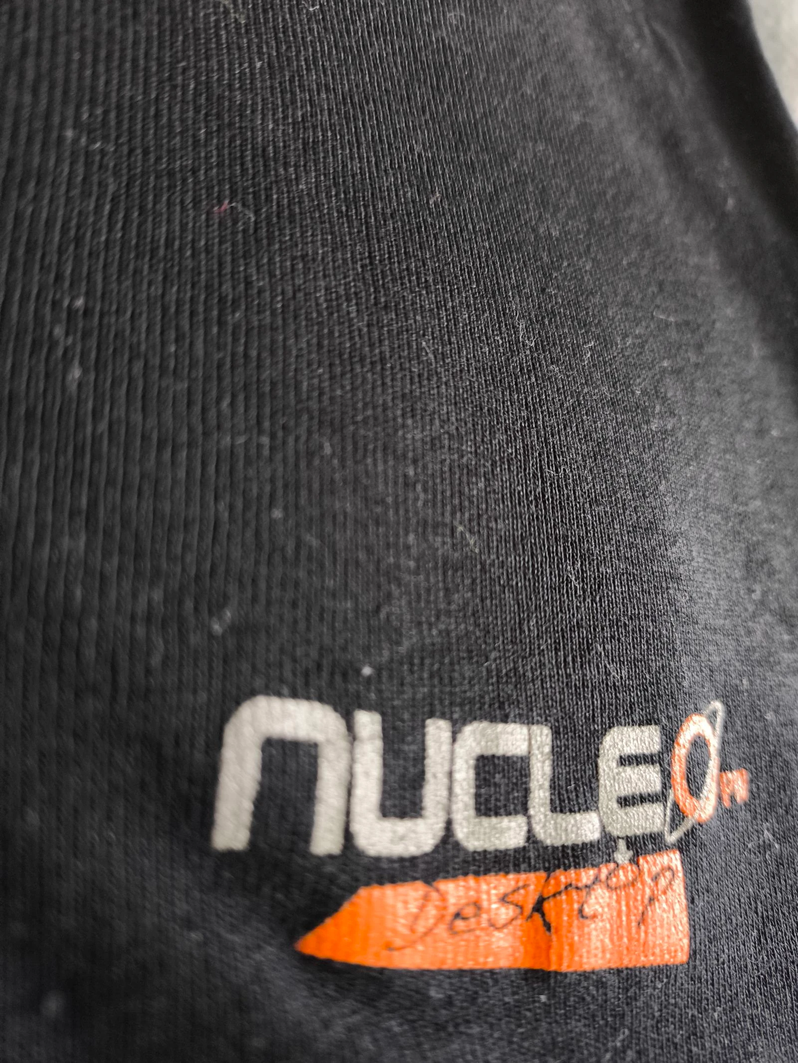 Zwarte T-shirt met logo – photo 2